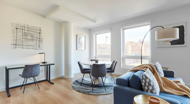 Stylish 2 BR w Roof Deck Access - Mins to NYC, Забронировать Апартаменты/квартира Хобокен North Jersey, рядом с Парк Мэдисон