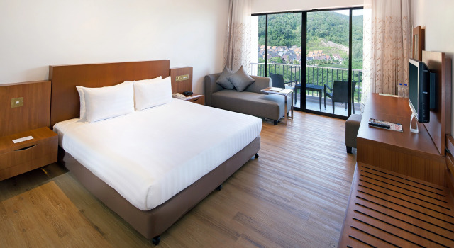 Номер Deluxe с частичным видом на море The Bayview Beach Resort
