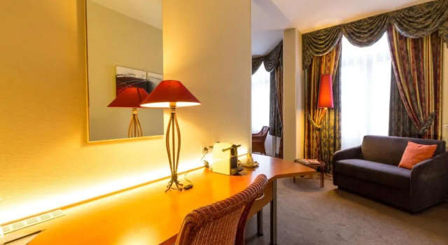 Полулюкс Hotel Royal