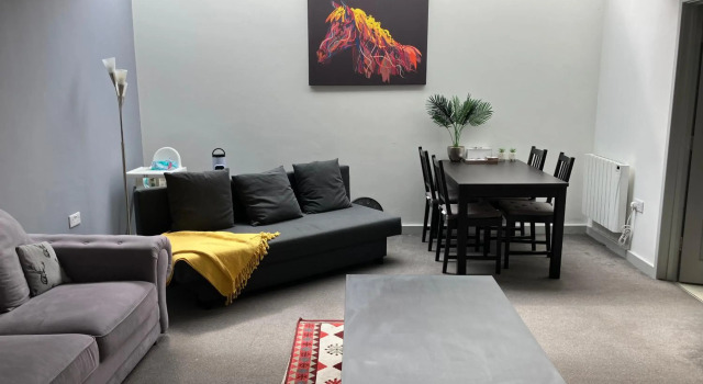 Spacious 2 Bed apartment - Sleeps 6 - Burnham Village, Забронировать Апартаменты/квартира Слау Бакингемшир