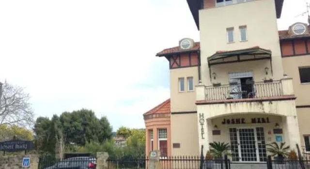 Hotel Joshe Mari, Rezerwuj Hotel Hotele w Baskonia z parkingiem, Parking