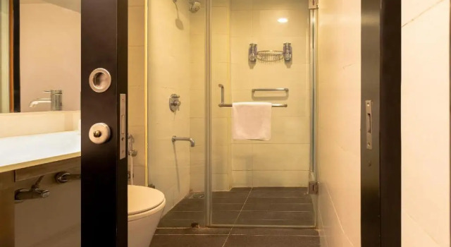 Трёхместный номер Standard с видом на бассейн Sunday Hotel Zirakpur by checkIn,Chandigarh