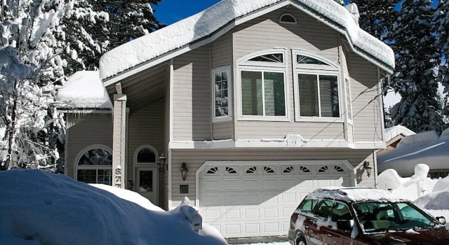 Коттедж Wolfpack Refuge 4 Bedroom Home by RedAwning