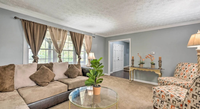 Charming Marietta Home ~ 7 Mi to Downtown!, Book Feriehus Villaer i Marietta, Villa