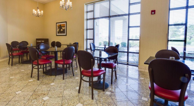 Drury Inn & Suites St Joseph, Prenota Hotel Hotel a Missouri con piscina, Piscina