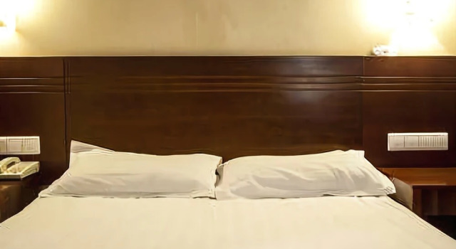 Qinhai Hotel, Book Hotel Haigang District 