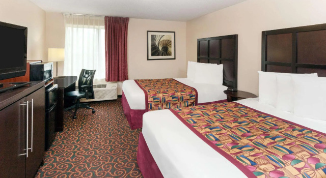 Четырёхместный номер Standard Baymont by Wyndham Chicago/Calumet City