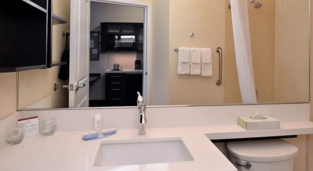 Четырёхместный люкс Candlewood Suites MORGANTOWN-UNIV WEST VIRGINIA by IHG
