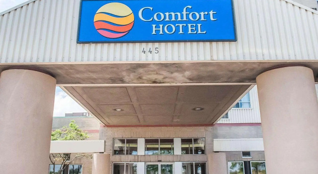 Кровать в общем номере Comfort Hotel Airport North