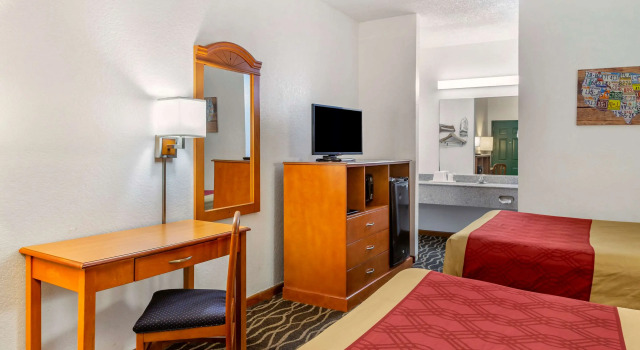 Четырёхместный номер Standard Econolodge inn & suites
