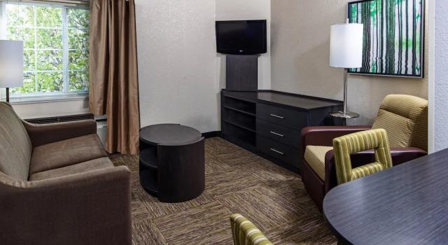 Suite 1 dormitorio Candlewood Suites Appleton, an IHG Hotel