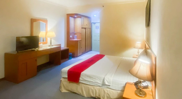 RedDoorz Plus @ Plaza Hotel Tanjung Pinang