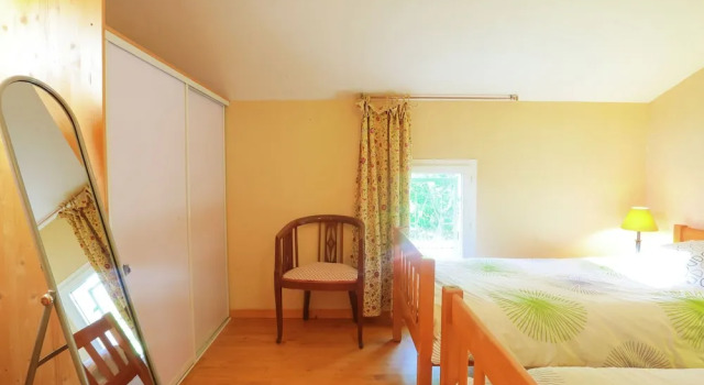 Spacious Holiday Home in Vaison-la-romaine With Garden, Забронировать Отель Отели Везон-ла-Ромен с парковкой, рядом с Археологический музей Théo Desplans, Парковка