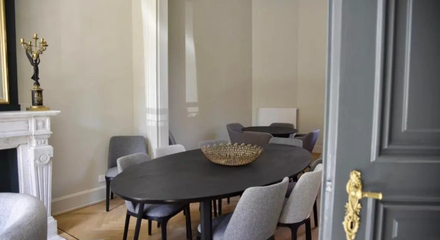 The Scent Residence, Забронировать Отель Berchem Антверпен, рядом с Станция Антверпен Централь