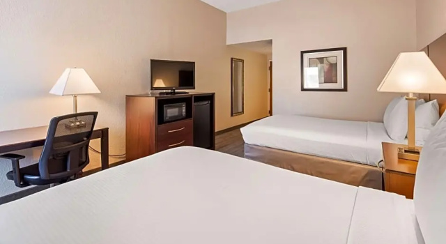 Двухместный люкс с 2 комнатами Best Western Tampa