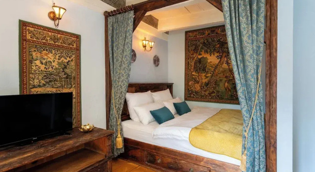 Номер Standard с видом на сад 500 Year House - Kraków Old Town - Historic Apartments by Staymoovers