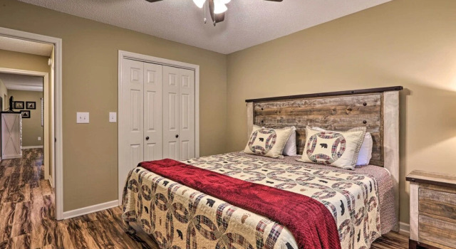 Pigeon Forge Condo w/ Balcony: 5 Mi to Attractions