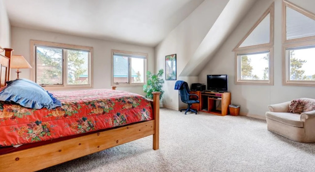 Four-Bedroom Pineview Haus, Rezerwuj Hotel Hotele w Vail Ski z parkingiem, Parking
