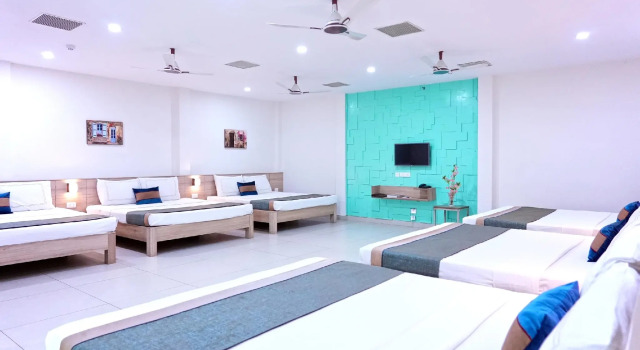 Кровать в общем номере M Stays