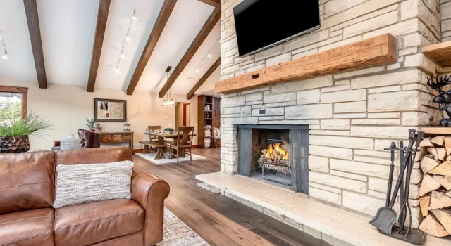 Breiding Upper Luxury Vacation At Windcliff 2 Bedroom Home by RedAwning