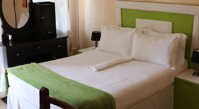 Jojo 2 Steet Guesthouse, Varaa Hotelli Gaborone Botswana