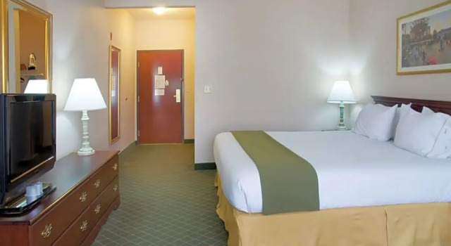 Люкс Holiday Inn Express Hotel & Suites Livingston by IHG