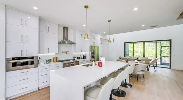Коттедж 3 Mi to Naples Beach: Luxurious Home w/ Pool!