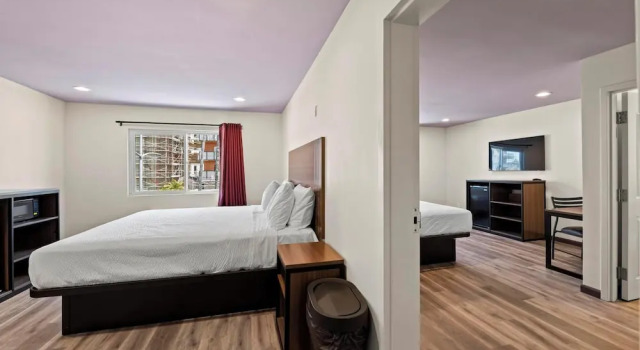 Двухместный семейный номер Standard с 2 комнатами Hyland Inn Long Beach
