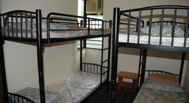 Кровать в общем номере YHA Sze Lok Yuen Tai Mo Shan Youth Hostel