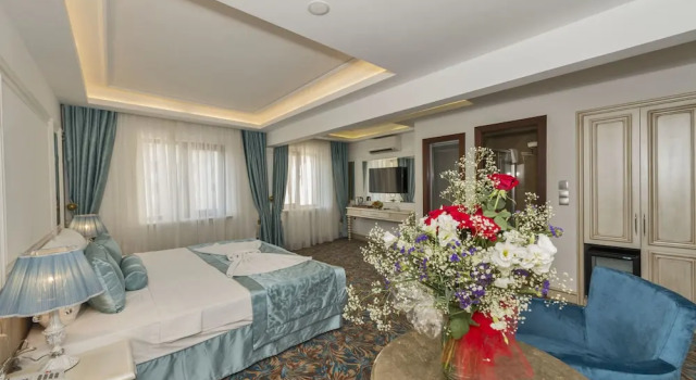 Четырёхместный полулюкс Escardin Hotel