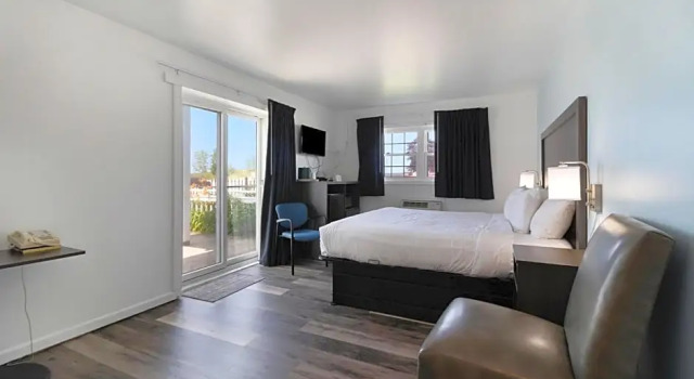 Номер Deluxe Snyders Shoreline Inn