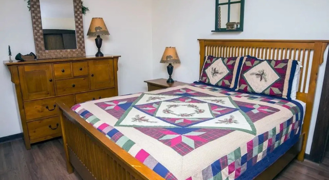Elkhorn One Bedroom Condo with River View from Deck and Walking Distance to Estes Park - #3262 by RedAwning, Забронировать Отель Эстес-Парк Rocky Mountain National Park, рядом с Сквер Barlow Plaza