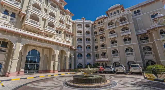 HiGuests - Luxurious 1BR in Palms with Private Beach Access