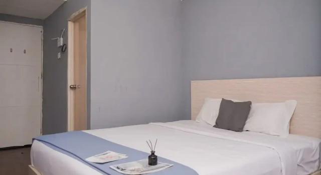 Студия Standard Minimalist Studio Room Apartment At Urbantown Serpong