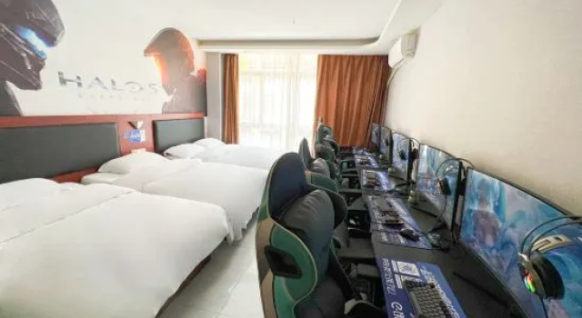 Кровать в общем номере Fangchenggang Gangkou Cloud E-sports Homestay (Lotte Garden Pedestrian Street)