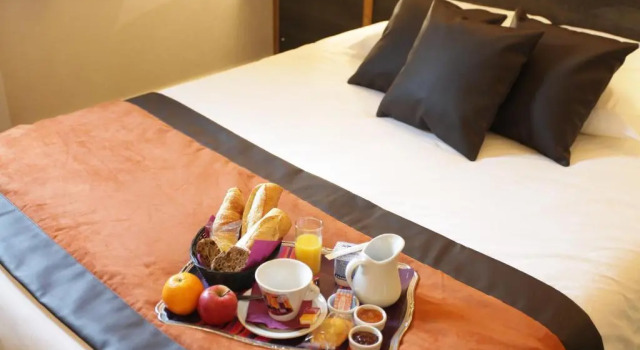 Номер Comfort Hôtel Foch