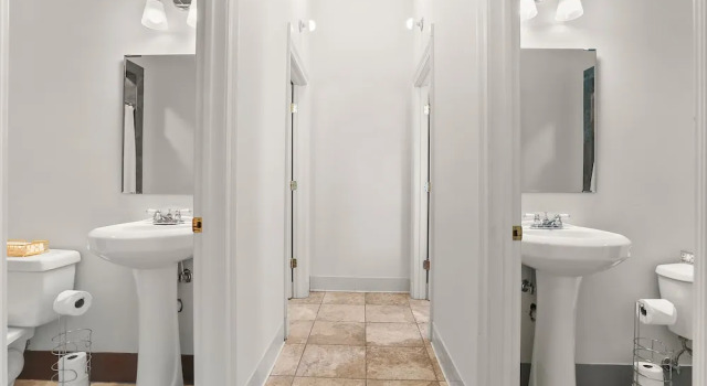 Кровать в общем номере Site 61 Guesthouse