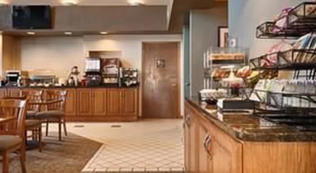 Четырёхместный номер Standard Best Western University Inn