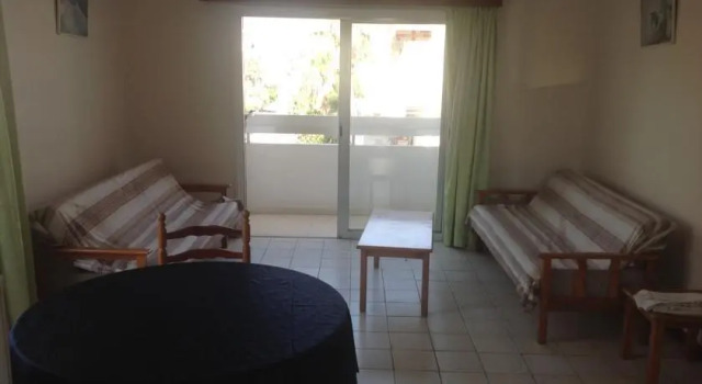 Pollyanna, Boek Appartement Germasogeia 