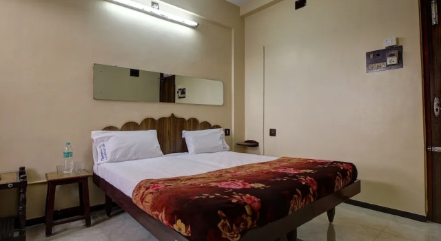 Hotel Navaratna Deluxe by OYO Rooms