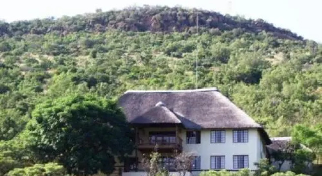 Lodge Lucanus, Prenota Hotel Warmbaths 