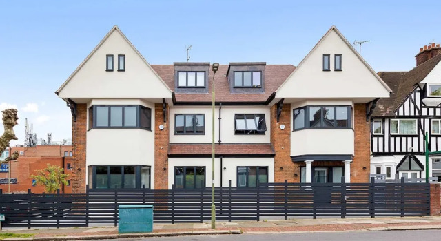 Luxury Spacious 2 Person Suite in North London