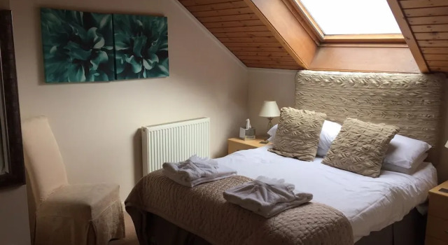 Newton Hall Guest House, Забронировать Гостевой дом Отели Glasgow & The Clyde Valley с парковкой, Парковка