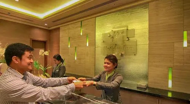 Holiday Inn Clark Field, Buchen Sie Hotel 4-Sterne-Hotels in Pantabangan, 4*