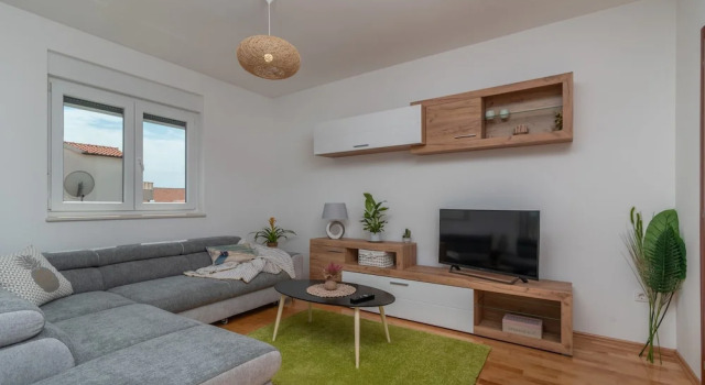 Modern apt w. Terrace, 2 min Walk to the Beach