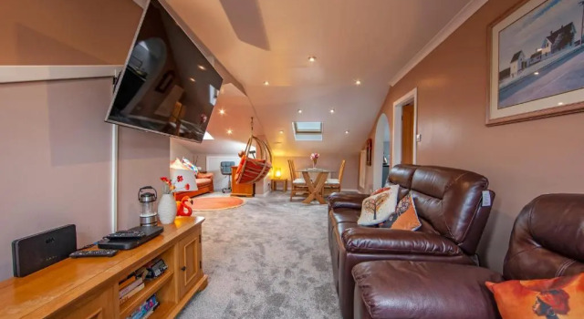 Premium 2nd floor 2 bed Apt sleeps 4 adults in Oban town, Забронировать Отель Обан 