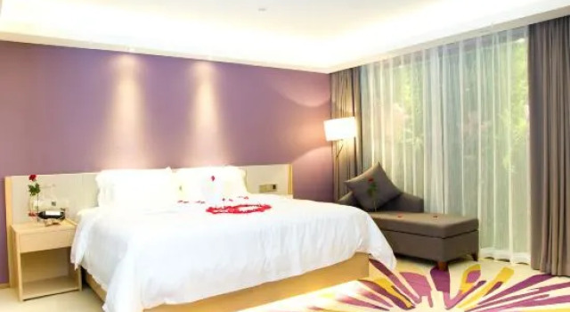 Люкс Deluxe Lavande Hotels (Guangzhou Baiyun Yongtai Metro Station AnhuaHui)