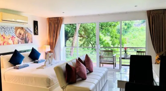 Hillside Condo - suite with a tropical forest view