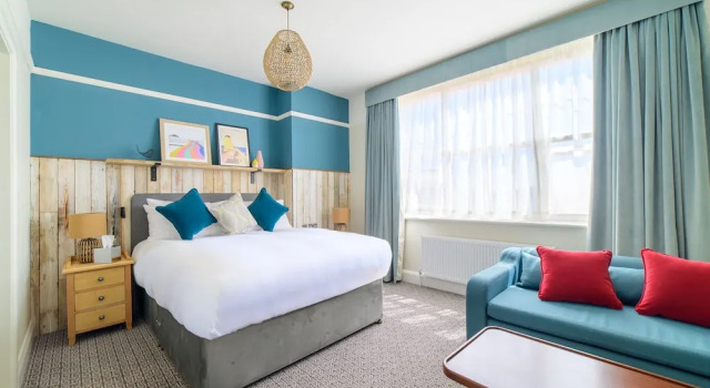 Трёхместный номер Standard Downs Hotel