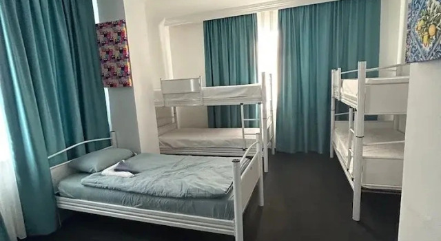 Кровать в общем номере (женский номер) с видом на город Hostel A07